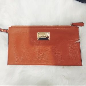 SALE❗️ Michael Kors Clutch